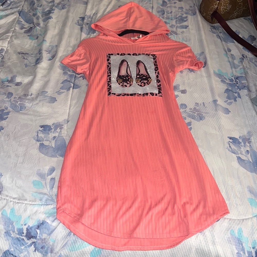 Amazing girly design,Comfortable dress, with hoodie included,never used